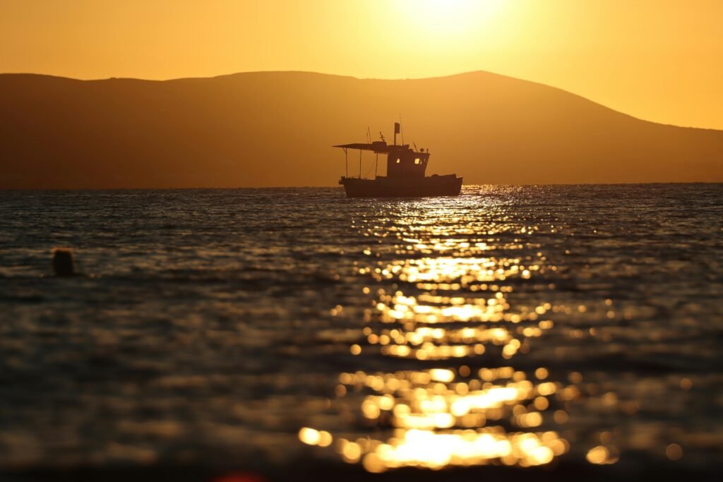 Dimokriteio Cruises