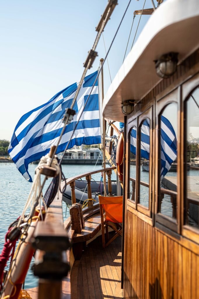 Dimokriteio Cruises