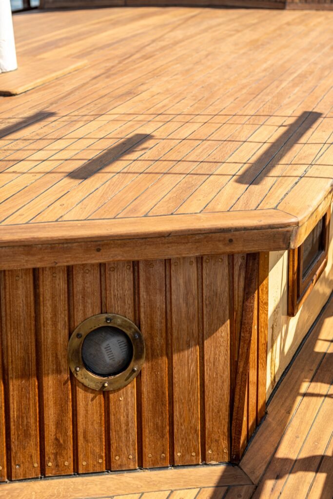 Dimokriteio Cruises